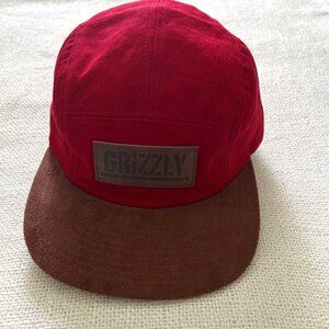 GRIZZLY STAMP 5 PANEL HAT ADJ-RED